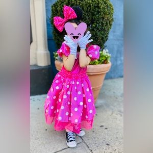 Original Minnie Mouse custom with gloves. Size 5/6. In perfect condition